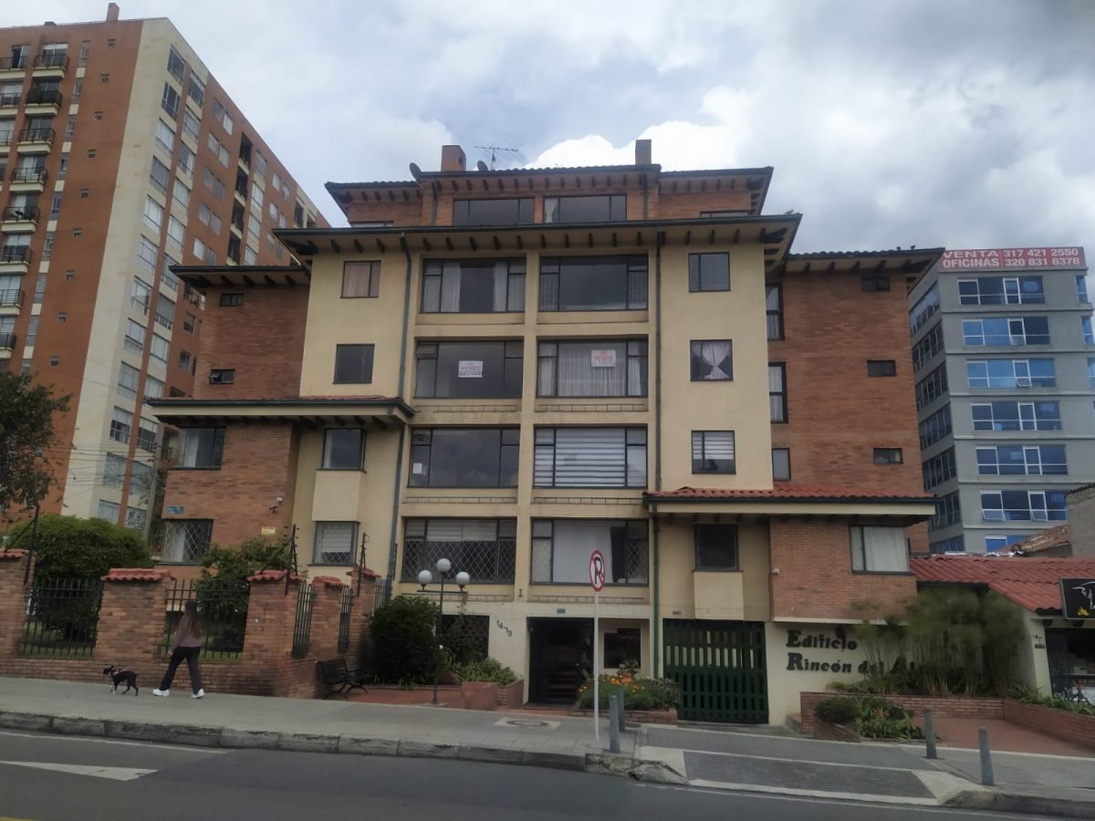 Familia, Inversionistas, empresarios les gustaría comprar apartamento en exclusivo sector de Cedritos? Habitaciones 3 Baños 3 Parqueadero 2 Piso 2 Ascensores 1 Área construida 86 m2 Estrato 4 Remodelado Sí Antigüedad 35 Años