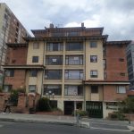 Familia, Inversionistas, empresarios les gustaría comprar apartamento en exclusivo sector de Cedritos? Habitaciones 3 Baños 3 Parqueadero 2 Piso 2 Ascensores 1 Área construida 86 m2 Estrato 4 Remodelado Sí Antigüedad 35 Años