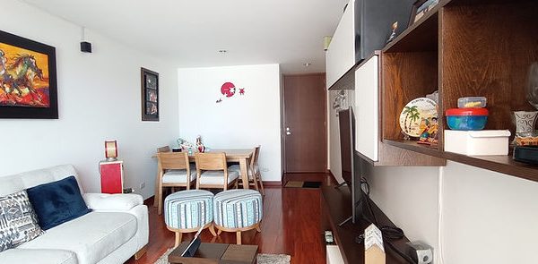 Familias, universitarios. Jóvenes, emprendedores les gustaría comprar hermoso apartamento en Prado Pinzón Bogotá? Apartamento de 6 años de antigüedad, estrato cuatro (4) “con vista exterior, en un tercer piso 3. Tiene un área de ochenta (80) metros cuadrados, cuenta con tres (3 ) alcobas, dos (2) baños y un (1) parqueadero. El apartamento es muy iluminado y los pisos están remodelados, tiene un balcón que permite que el apartamento esté muy bien ventilado. El apartamento está remodelado con un estilo moderno y acogedor. Tiene una cocina abierta. Queda en las cercanías de cadenas importantes como Dollar city y Surtimayorista; cerca del centro comercial la Colina 138 Tenemos lo que necesitas. Contáctanos estamos para colaborarte con mucho gusto. Dios les Bendiga infinitamente a ustedes y a todas nuestras familias. Génesis 26:12 .Reina-Valera 1960 Y sembró Isaac en aquella tierra, y cosechó aquel año ciento por uno; y le bendijo Jehová.