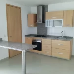 Inversionistas, Familias, universitarios. Jóvenes, emprendedores, comerciantes les gustaría comprar hermoso apartamento ubicado en Santa Marta la Bahía más linda de Sur América en el Barrio San Pedro Alejandrino. Uno de los sectores residenciales más tranquilos, con mayor valorización y desarrollo, cerca de importantes clínicas, entidades financieras, colegios, universidades, al centro comercial Buenavista, parques y lugares turísticos; Además junto a importantes vías de acceso como la Avenida Libertador, la Avenida del Río y la Troncal del Caribe , cerca de la salida al Parque Tayrona.