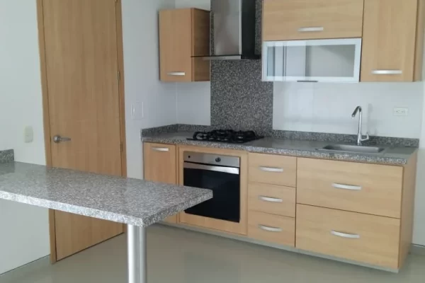 Inversionistas, Familias, universitarios. Jóvenes, emprendedores, comerciantes les gustaría comprar hermoso apartamento ubicado en Santa Marta la Bahía más linda de Sur América en el Barrio San Pedro Alejandrino. Uno de los sectores residenciales más tranquilos, con mayor valorización y desarrollo, cerca de importantes clínicas, entidades financieras, colegios, universidades, al centro comercial Buenavista, parques y lugares turísticos; Además junto a importantes vías de acceso como la Avenida Libertador, la Avenida del Río y la Troncal del Caribe , cerca de la salida al Parque Tayrona.