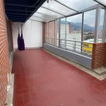Familias, inversionistas, empresarios les gustaría comprar Espectacular Pent-house Dúplex apartamento en el Norte de Bogotá? sector exclusivo de la ciudad, donde podrás respirar paz, aire limpio muy cerca de la zona comercial de chapinero, con salida rápida al aeropuerto al norte o al sur, y poder realizar planes culturales Primer nivel: Sala comedor, 3 alcobas todas con closet, 2 baños, 1 cuarto pequeño para guardar cosas, Cocina integral, Patio de ropas, Cuarto de servicio con su closet y Baño. Segundo nivel: Un cuarto grande con un pequeño estudio, un cuarto biblioteca. Un vestir con 2 closet y, un baño, una gran terraza cubierta con buena panorámica con un BBQ a gas de 3 metros ancha por 11 de largo. (33 metros cuadrados aprox.) Tenemos lo que necesitas. Contáctanos estamos para colaborarte con mucho gusto. Dios les Bendiga infinitamente a ustedes y a todas nuestras familias. Génesis 26:12 .Reina-Valera 1960