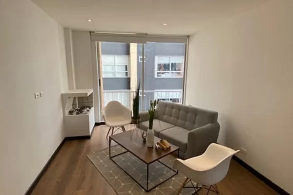 Familias, universitarios. Jóvenes, emprendedores les gustaría comprar hermoso apartamento en Santa Bárbara Bogotá? Apartamento de nueve años de antigüedad, estrato cinco (5), con vista interior en un tercer piso. Tiene un área de 66 metros cuadrados, cuenta con dos (2) cuartos, dos (2) baños y dos (2) garajes. La cocina es abierta, el apartamento está muy bien iluminado, con excelentes acabados en el piso y en paredes. Buenas zonas comunes, cuenta con un excelente gimnasio y portería. Queda en cercanías a centros comerciales como : Palatino, Hacienda Santa Bárbara y Unicentro; cerca al Colegio Monte Real y Colegio Cambridge; cerca a cadenas importantes como El Éxito, Carulla , D1, Ara, Justo y Bueno. Tenemos lo que necesitas. Contáctanos estamos para colaborarte con mucho gusto. Dios les Bendiga infinitamente a ustedes y a todas nuestras familias. Génesis 26:12 .Reina-Valera 1960 Y sembró Isaac en aquella tierra, y cosechó aquel año ciento por uno; y le bendijo Jehová.