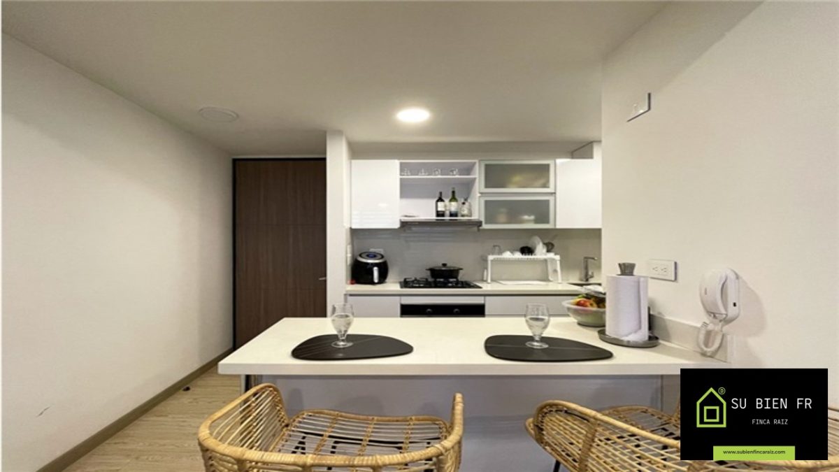 Excelente Oportunidad !!!!!!!!!!! Inversionista, Empresario, Familia. Te gustaría Arrendar hermoso apartamento, ubicado en el sector de Salitre. Con un área de 77, 84 m² en medio de un conjunto residencial con Gimnasio, piscina, sala de negocios, salón social, sauna y terraza comunal. El apartamento cuenta con 3 habitaciones, 2 baños, sala y comedor abierto, área de estudio, cocina, y cuarto de ropas. Aprovecha esta oportunidad única de inversión, ya que apenas fue entregada la primera de tres torres y gana toda la valorización. Agenda tu visita hoy mismo. Cerca del Aeropuerto el Dorado, cerca del Centro Comercial Gran Estación. Valor Canon : $4.000.000 Contáctanos Ya !!!!!!!!! Tenemos lo que Necesitas con la ayuda de Dios.