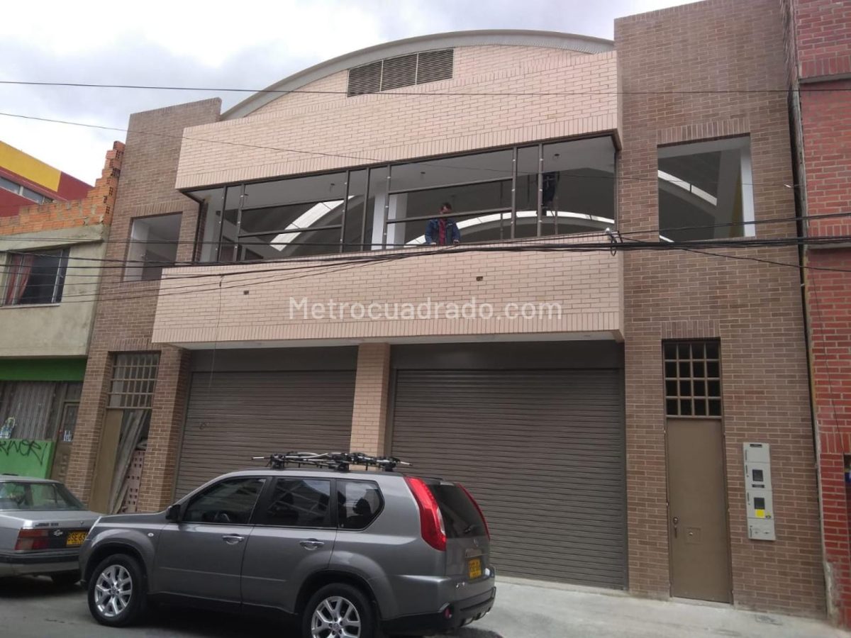 Empresarios, Emprendedores les gustaría arrendar un local comercial de 200 mt2, 2 Baños, luces Leds energía Trifásica en el sector de lijaca en Bogotá? Cerca del portal norte, centro comercial Santafé de colegios con excelentes vías de acceso ideal para panaderías, pastelerías, supermercados, jugueterías, papelerías, fruver. Valor Canon : $5.000.000 Contáctanos Ya !!!!!!!!! Tenemos lo que Necesitas con la ayuda de Dios. Empresarios, Emprendedores les gustaría arrendar un local comercial de 200 mt2 en el sector de lijaca en Bogotá? Cerca del portal norte, centro comercial Santafé de colegios con excelentes vías de acceso ideal para panaderías, pastelerías, supermercados, jugueterías, papelerías, fruver. Valor Canon: $5.000.000 Contáctanos Ya !!!!!!!!! Tenemos lo que Necesitas con la ayuda de Dios.