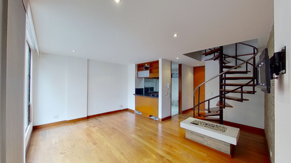 Apartamento en venta de 71Mt2 Duplex, piso Laminado con vista interior, ubicado en un 2do piso , acceso por ascensor, 2 parqueaderos propios cubiertos Consta de 2 habitaciones, 2 baños, sala comedor, balcón , cocina integral y zona de lavandería. Edificio con parqueadero para visitantes, salon Comunal. Cerca de CC Unicentro CC Unilago, , CC Bulevar Niza, cerca del Éxito, cerca del AlKosto , cerca del Parque de la 93 y parques como Simón Bolívar, Jardín Botánico y Parque Nacional. Valor Venta. : $500.000.000 Valor Admon : $ 420.100 Recorrido 360° https://matterport.com/discover/space/KBEqigkaVxi Contáctanos Ya !!!!!!!!! Tenemos lo que Necesitas con la ayuda de Dios. Cel: 319-6389062, 300-4932971