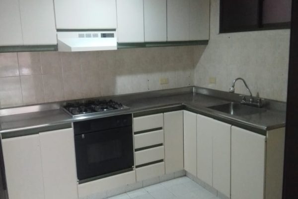 Inversionista, Empresario, Familia. Te gustaría Arrendar hermoso apartamento en Batán cerca estación de la 127 con autopista Norte en Bogotá? Gran oportunidad Apartamento de 95 mt2, 4 habitaciones, 3 baños, Estar de T.V, Cocina Integral, 1 Parqueadero. Tenemos lo que estas necesitando para vivir y la de tu familia Contáctanos estamos para servirles. Valor de Canon : $2.800.000 incluida Administración. Dios les Bendiga infinitamente a usted y a todas nuestras familias AÑO DE LA FRUCTIFICACION. Jeremías 29:11 Reina-Valera 1960 11 Porque yo sé los pensamientos que tengo acerca de vosotros, dice Jehová, pensamientos de paz, y no de mal, para daros el fin que esperáis.