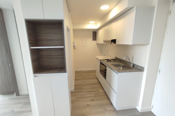 Excelente Oportunidad !!!!!!!!!!! Médicos, universitarios, Familias Les gustaría comprar hermoso apartamento para estrenar, ubicado en el sector del Norte de Bogotá cerca al Price Smart de la 170? Área 35 m², 1 habitación , 1 baño, sala, cocina. El Conjunto cuenta con salones comunales, gimnasio, terraza con una vista espectacular. Tienes el privilegio de tener buenas vías de acceso, cerca a Colegios, Universidades, Centros comerciales, zonas Bancarias, Restaurantes, supermercados, Clínicas, hospitales, Agenda tu visita hoy mismo. Valor de Venta : $210.000.000 Valor Administración: $143.400 Contáctanos Ya !!!!!!!!! Tenemos lo que Necesitas con la ayuda de Dios.