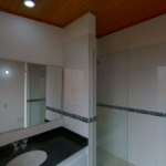 Inversionistas, empresarios, comerciantes, familias. ¿Les gustaría comprar casa en el Norte Bogotá de tres niveles? “Gran Oportunidad”. Casa en venta de Ciento cinco metros cuadrados, con vista interior, acceso por sótano y senderos peatonales, parqueadero propio cubierto (Sótano) y depósito (dentro de la casa). Consta de tres habitaciones, dos baños, sala comedor, cocina integral y zona de lavandería. Tiene piso laminado en habitaciones, cerámico en zona social y cerámico en baños y cocina. El Conjunto cuenta con zonas verdes, parques, salones comunales, salón de juegos y vigilancia privada las veinticuatro horas. Cerca a centro comercial Santafé; cerca a almacenes de cadena Price Smart; cerca a colegio Eucarístico ; cerca a universidad San Buenaventura; cerca a estación de Transmilenio Portal Norte; Vías de acceso por la calle ciento setenta y carrera Septima. Valor de venta : $417.000.000 Valor Administración: $ 286.000 Dios les Bendiga infinitamente a ustedes y a todas nuestras familias. Génesis 26:12 .Reina-Valera 1960 Y sembró Isaac en aquella tierra, y cosechó aquel año ciento por uno; y le bendijo Jehová.