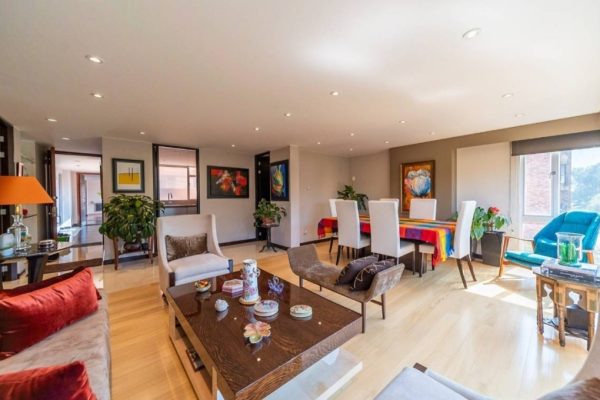 Inversionista, Empresario, Familia ¿Te gustaría comprar espectacular apartamento en el barrio El Country - Lisboa de 121 M2 en la Ciudad de Bogotá? 3 Habitaciones, 3 Baños, 2 Parqueaderos, Año de Construcción 2007, Cocina integral, Excelente estado , Ascensor, Piso 5, estrato 5, Execelente Calidad de la Construcción, 2 ambientes Características: Ascensor Circuito cerrado de TV Depósito Parqueadero Visitantes Persianas manuales Portería Puerta seguridad Servicio de Vigilancia Citófono Zona de lavandería Dios les Bendiga infinitamente a ustedes y a todas nuestras familias. Génesis 26:12 .Reina-Valera 1960 Y sembró Isaac en aquella tierra, y cosechó aquel año ciento por uno; y le bendijo Jehová. Contáctanos Ya !!!!!!!!! Tenemos lo que Necesitas con la ayuda de Dios. Valor Venta : $750.000.000 Valor Admon : $ 870.000 Cel: 319-6389062, 300-4932971 www.subienfincaraiz.com