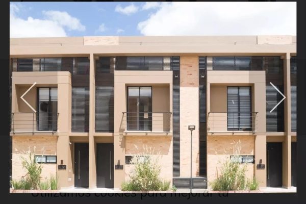 Excelente Oportunidad!! Familias , Empresarios, Inversionistas Les gustaría comprar hermosa Casa en Chia para estrenar ubicada en Excelente sector ? Bienvenido al hogar de tus sueños en Chía! Esta cautivadora casa de 114 m² ofrece lujo y comodidad en cada rincón. En el primer nivel, disfruta de una sala espaciosa con chimenea, cocina integral moderna y un encantador patio interior. El segundo nivel te brinda dos habitaciones con balcones privados y un acogedor espacio de estudio. El tercer nivel presenta una impresionante habitación principal con baño privado y un amplio walk-in closet, además de una encantadora terraza con depósito. Con una iluminación excepcional, diseño arquitectónico de primera, vigilancia 24/7, y ubicada en una zona residencial de alta valoración, esta casa es la joya que estabas buscando. ¡No pierdas la oportunidad de llamarla hogar . Valor Venta : $700.000.000 Dios les Bendiga infinitamente a ustedes y a todas nuestras familias. Génesis 26:12 .Reina-Valera 1960 Y sembró Isaac en aquella tierra, y cosechó aquel año ciento por uno; y le bendijo Jehová. Contáctanos Ya !!!!!!!!! Tenemos lo que Necesitas con la ayuda de Dios. Cel. 319-6389061 , 300-4931971 www.subienfincaraiz.com