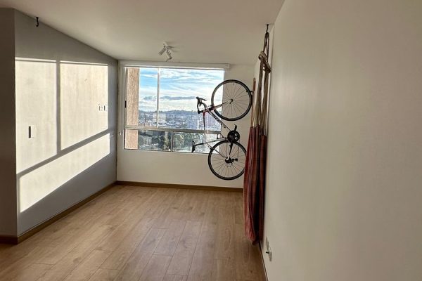 Excelente Oportunidad!!!!!!!!!!! Médicos, universitarios, Familias ¿Les gustaría Arrendar hermoso apartamento para estrenar, ubicado en el sector del Norte de Bogotá cerca al Price Smart de la 170? Área 35 m², 1 habitación, 1 baño, sala, cocina. El Conjunto cuenta con salones comunales, terraza con una vista espectacular Con una distribución de 35 m2, este apartamento en pisos laminados tiene una habitación con armario, un baño, una cocina abierta y sala/comedor. Este apartamento es ideal para parejas, profesionales y/o estudiantes. Acceso a áreas comunes: cancha múltiple, el gimnasio, el salón de juegos, la zona de juegos infantiles, la zona verde para mascotas, la zona BBQ, ludoteca para niños y la zona de lavandería. Tienes el privilegio de tener buenas vías de acceso, cerca de Colegios, Universidades, Centros comerciales, zonas Bancarias, Restaurantes, supermercados, Clínicas, hospitales, Agenda tu visita hoy mismo administración incluida. Contáctanos Ya!!!!!!!!! Tenemos lo que Necesitas con la ayuda de Dios. Valor Canon $ 1.600.000 Dios les Bendiga infinitamente a ustedes y a todas nuestras familias. Génesis 26:12 .Reina-Valera 1960 Y sembró Isaac en aquella tierra, y cosechó aquel año ciento por uno; y le bendijo Jehová. Contáctanos Ya !!!!!!!!! Tenemos lo que Necesitas con la ayuda de Dios. Cel. 319-6389061 , 300-4931971 www.subienfincaraiz.com