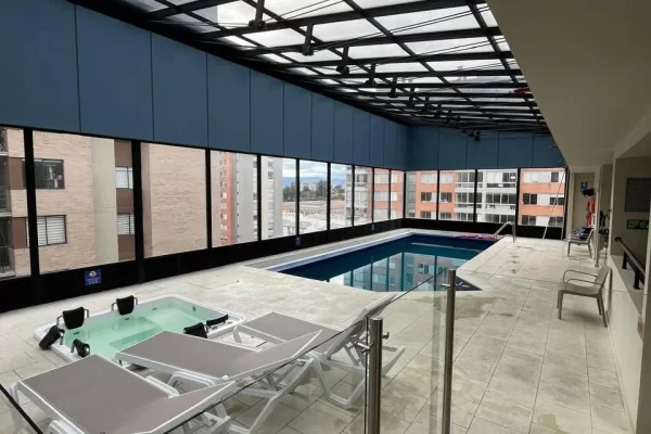 Familias, Jóvenes Profesionales, Empresarios, Inversionistas les gustaría comprar Apartamento en venta de 29.44? Con vista exterior, ubicado en un piso 3 . Consta de 1 habitaciones, 1 baño, sala comedor, cocina integral y zona de lavandería. Tiene piso laminado en habitaciones y zona social y piso cerámico en baños y cocina. El conjunto cuenta con piscina , parque infantil, salón social, terraza BBQ, gimnasio y vigilancia privada las 24 horas. Cerca a centro comercial Mediterraneo; cerca a almacenes de cadena como Price Smart y D1; cerca a colegio Maria Auxiliadora Norte; cerca a universidad La Salle y Universidad San Buenaventura; cerca a paraderos del SITP y rutas alimentadoras de Transmilenio; Vías de acceso por Calle 167D y Carrera 8. Contáctanos Ya !!!!!!!!! Tenemos lo que Necesitas con la ayuda de Dios. Valor Venta $228.000.000 Valor Administración: $200.000 Contáctanos Ya !!!!!!!!! Tenemos lo que Necesitas con la ayuda de Dios. Y sembró Isaac en aquella tierra, y cosechó aquel año ciento por uno ; y le bendijo Jehová. Contáctanos Ya !!!!!!!!! Tenemos lo que Necesitas con la ayuda de Dios. Cel: 319-6389062, 300-4932971 www.subienfincaraiz.com