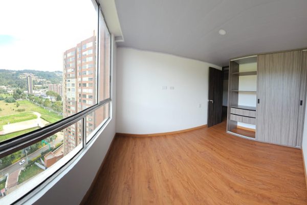 Excelente Oportunidad!!!!!!!!!!! Médicos, universitarios, Familias ¿Les gustaría Arrendar hermoso apartamento para estrenar, ubicado en el sector del Norte de Bogotá cerca al Price Smart de la 170? Área 35 m², 1 habitación, 1 baño, sala, cocina. El Conjunto cuenta con salones comunales, terraza con una vista espectacular Con una distribución de 35 m2, este apartamento en pisos laminados tiene una habitación con armario, un baño, una cocina abierta y sala/comedor. Este apartamento es ideal para parejas, profesionales y/o estudiantes. Acceso a áreas comunes: cancha múltiple, el gimnasio, el salón de juegos, la zona de juegos infantiles, la zona verde para mascotas, la zona BBQ, ludoteca para niños y la zona de lavandería. Tienes el privilegio de tener buenas vías de acceso, cerca de Colegios, Universidades, Centros comerciales, zonas Bancarias, Restaurantes, supermercados, Clínicas, hospitales, Agenda tu visita hoy mismo administración incluida. Valor Canon : $1.420.000 Dios les Bendiga infinitamente a ustedes y a todas nuestras familias. Génesis 26:12 .Reina-Valera 1960 Y sembró Isaac en aquella tierra, y cosechó aquel año ciento por uno; y le bendijo Jehová. Contáctanos Ya !!!!!!!!! Tenemos lo que Necesitas con la ayuda de Dios. Cel. 319-6389061 , 300-4931971 www.subienfincaraiz.com