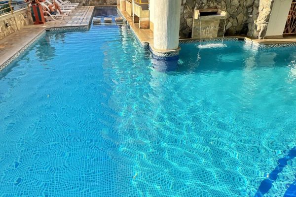 Inversionistas, Empresarios, Familias ¿les gustaría comprar apartamento en una de las mejores zonas de Santa Marta en Playa Salguero? "Magnífica oportunidad" en el Edificio Apartamentos y Suites Terrazas Tayrona Travelers, Apartamento de 65 Mt2, 2 Habitaciones, 2 baños, Parqueadero, ubicado a 300 mts de la Playa en el Rodadero Sur, el edificio ofrece Jacuzzi, Sauna, Spa, Gimnasio, Restaurante Próximamente Centro Comercial a 50 MT también cuenta con barbacoa y vista al mar a 9 km de El Rodadero. El Acuario y el Museo del Mar de El Rodadero están a 3,5 km. Hay WiFi gratuita en todas las zonas, cuenta con bañera de hidromasajes. Se halla a 3,7 km de la playa Blanca y a 6 km del puerto deportivo de Santa Marta, cerca del El aeropuerto internacional Simón Bolívar. Dios les Bendiga infinitamente a ustedes y a todas nuestras familias. Génesis 26:12 .Reina-Valera 1960 Y sembró Isaac en aquella tierra, y cosechó aquel año ciento por uno; y le bendijo Jehová. Contáctanos Ya !!!!!!!!! Tenemos lo que Necesitas con la ayuda de Dios. Cel. 319-6389061 , 300-4931971 www.subienfincaraiz.com