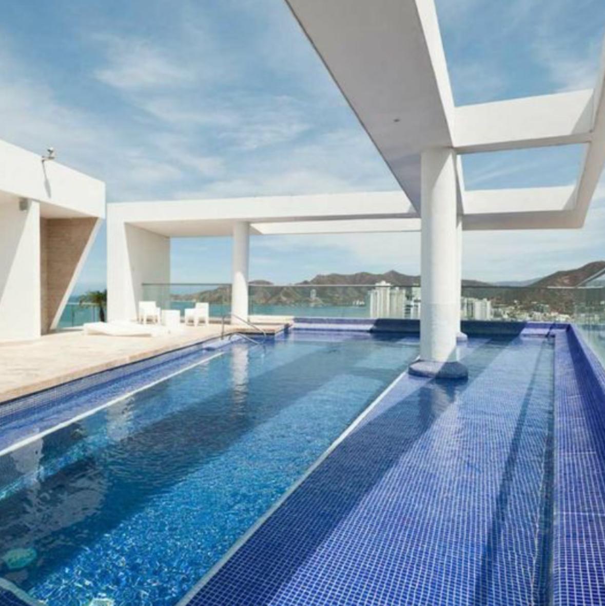 Inversionistas, Empresarios, Familias ¿les gustaría comprar apartamento en una de las mejores zonas de Santa Marta en Playa Salguero? ubicado en Playa Salguero Santa Marta Colombia, Apartamento en el Piso 10 el edificio cuenta con piscina, dos salones sociales gimnasio, baño turco, BBQ y parque de juegos para niños. El apartamento cuenta con 56,20 Mts2 una alcoba, un baño, cocina abierta, sala, área de ropa y balcón. Tiene un parqueadero y un depósito grande también tiene todas las zonas comunes disponibles los parqueaderos están ubicados en el 2do Piso del Edificio Valor de Venta : $450.000.000 Dios les Bendiga infinitamente a ustedes y a todas nuestras familias. Génesis 26:12 .Reina-Valera 1960 Y sembró Isaac en aquella tierra, y cosechó aquel año ciento por uno; y le bendijo Jehová.